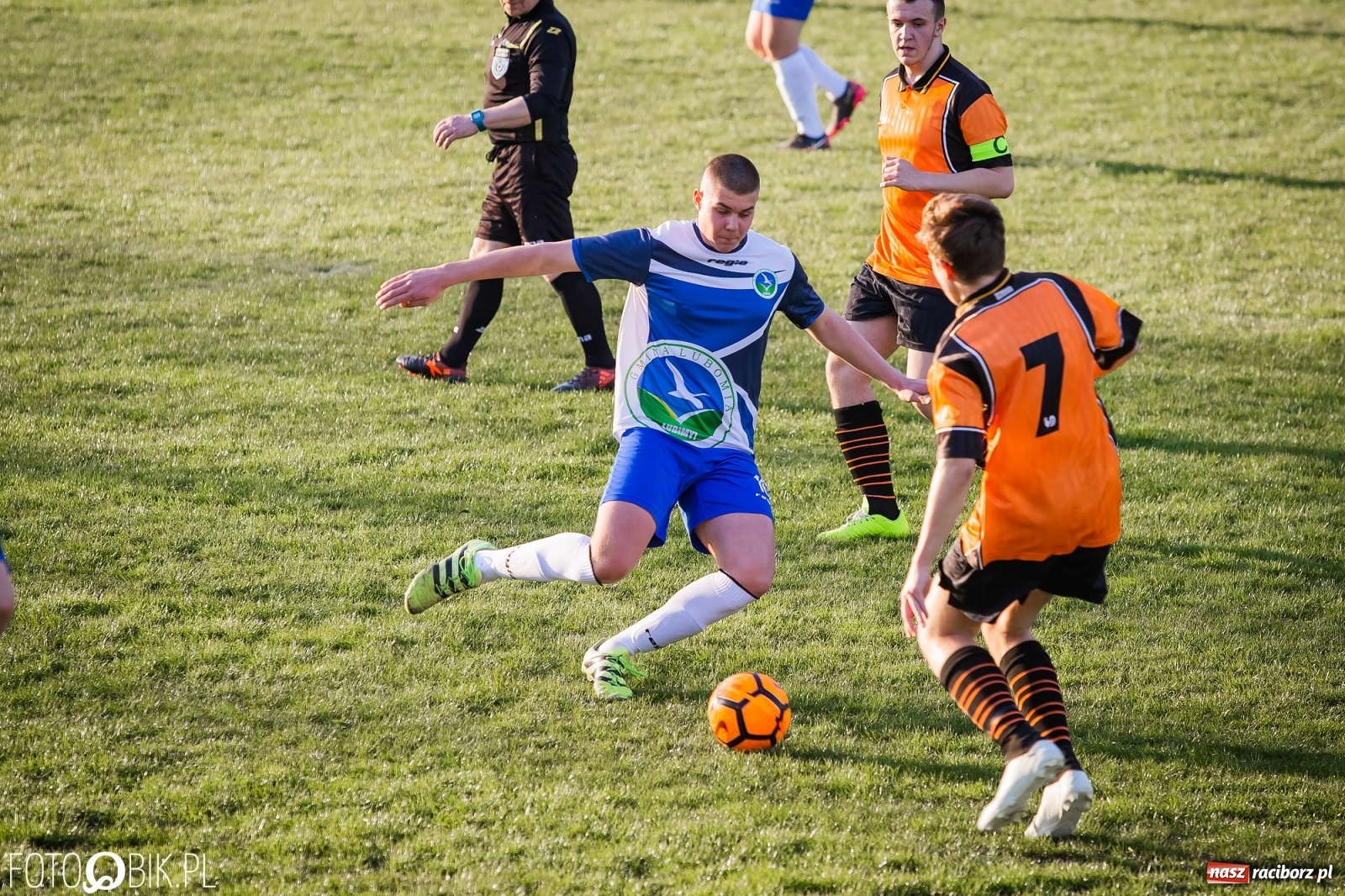 Zdjęcie w galerii na portalu naszraciborz.pl: MKS Gmina Lubomia bezlitosny dla juniorów Ocic [FOTO] wiadomości z regionu