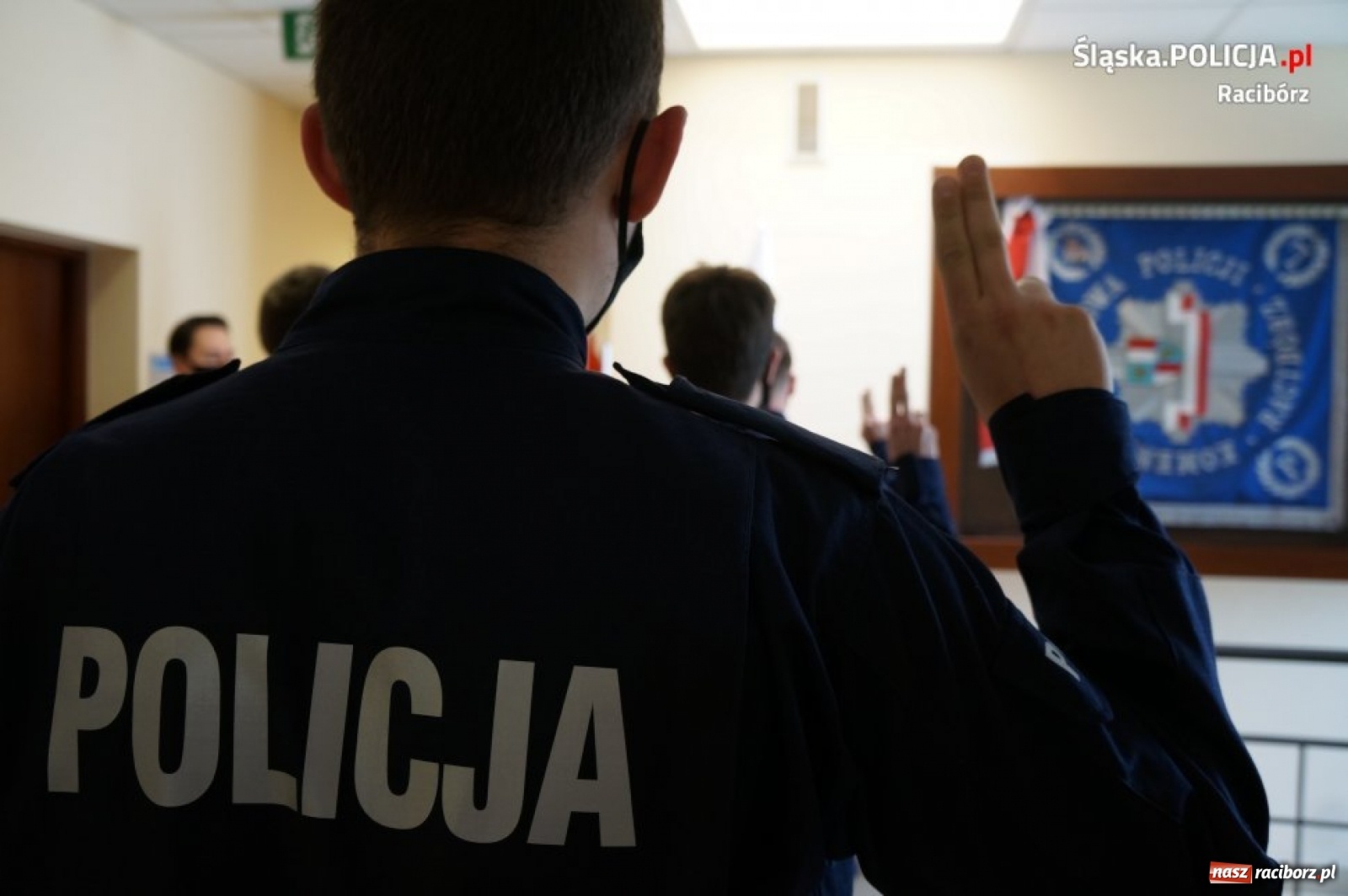Zdjęcie w galerii na portalu naszraciborz.pl: Nowi raciborscy policjanci złożyli ślubowanie wiadomości z regionu