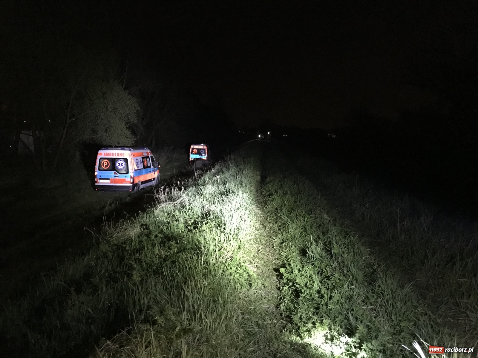 Zdjęcie w galerii na portalu naszraciborz.pl: Dwoje nastolatków rannych w wypadku nad Odrą [FOTO] wiadomości z regionu