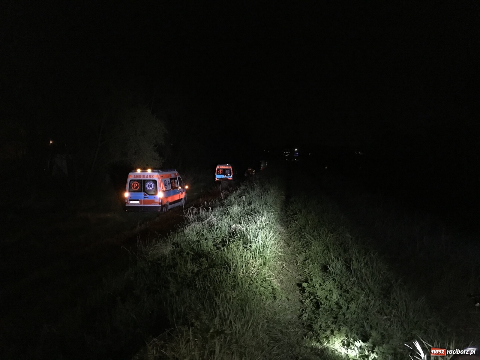 Zdjęcie w galerii na portalu naszraciborz.pl: Dwoje nastolatków rannych w wypadku nad Odrą [FOTO] wiadomości z regionu