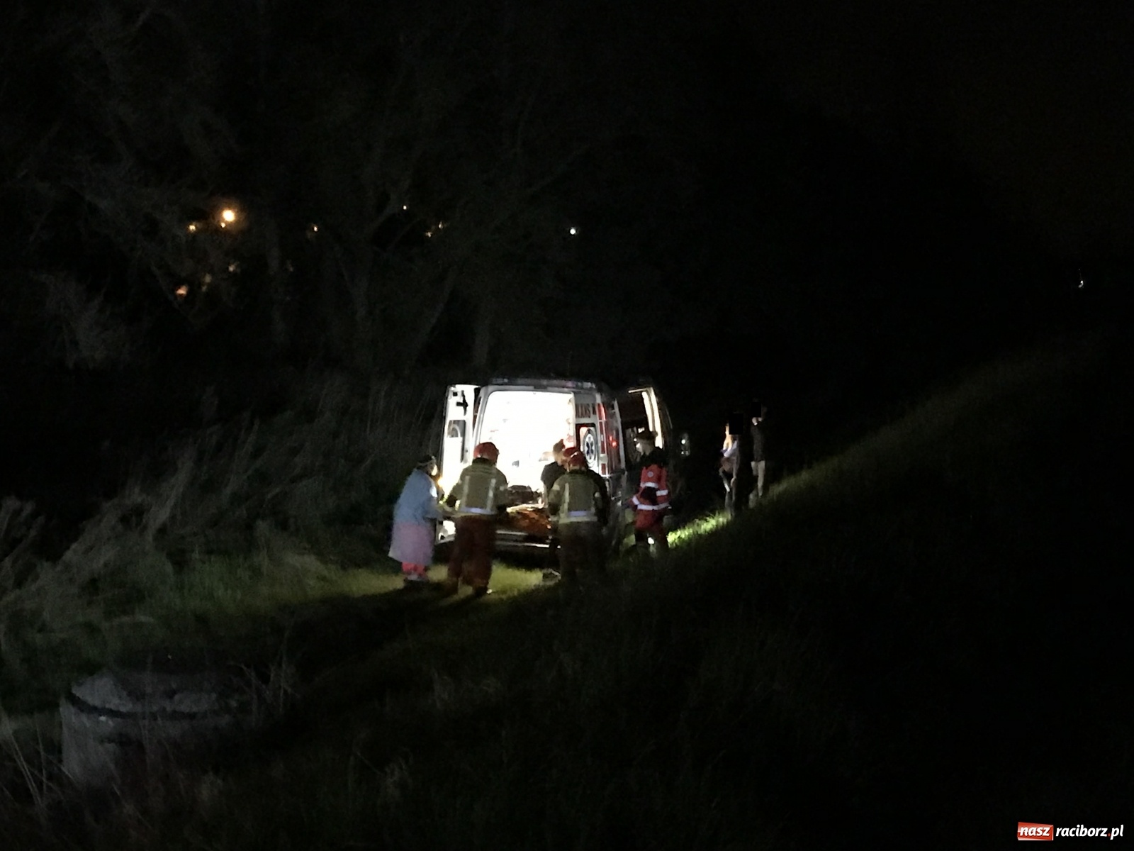 Zdjęcie w galerii na portalu naszraciborz.pl: Dwoje nastolatków rannych w wypadku nad Odrą [FOTO] wiadomości z regionu