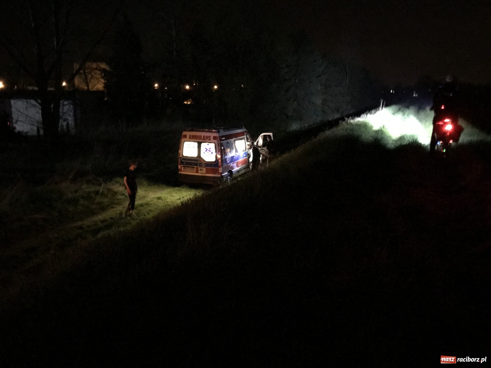 Zdjęcie w galerii na portalu naszraciborz.pl: Dwoje nastolatków rannych w wypadku nad Odrą [FOTO] wiadomości z regionu