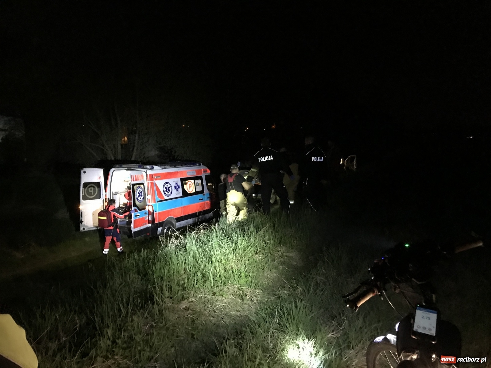 Zdjęcie w galerii na portalu naszraciborz.pl: Dwoje nastolatków rannych w wypadku nad Odrą [FOTO] wiadomości z regionu