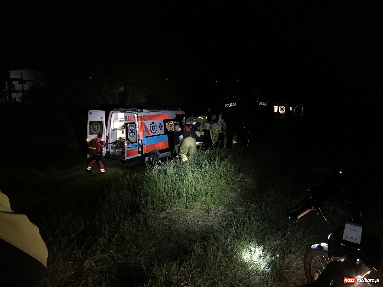 Zdjęcie w galerii na portalu naszraciborz.pl: Dwoje nastolatków rannych w wypadku nad Odrą [FOTO] wiadomości z regionu