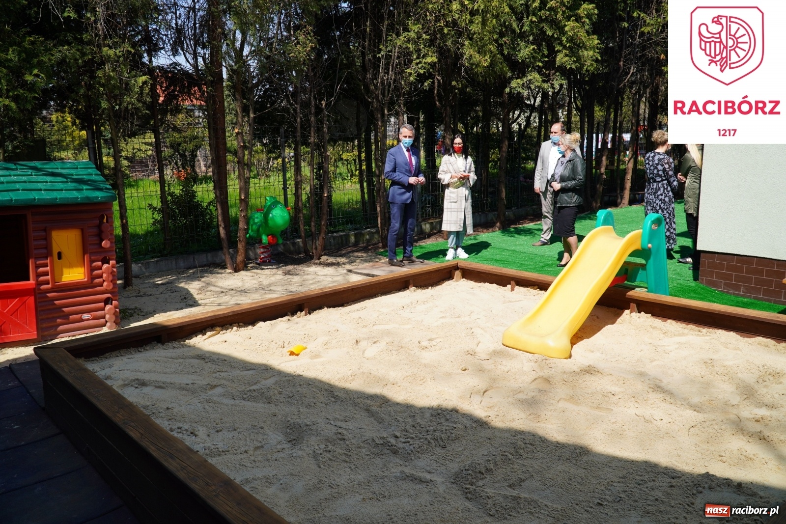 Zdjęcie w galerii na portalu naszraciborz.pl: Przedszkolaki z Ostroga otrzymały miejsce do zabawy wiadomości z regionu