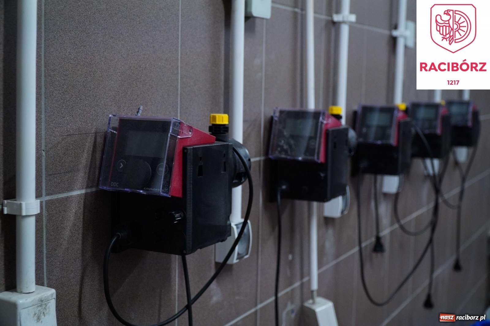 Zdjęcie w galerii na portalu naszraciborz.pl: W H2Ostróg ruszyło napuszczanie wody. Wskazano datę otwarcia aquaparku wiadomości z regionu