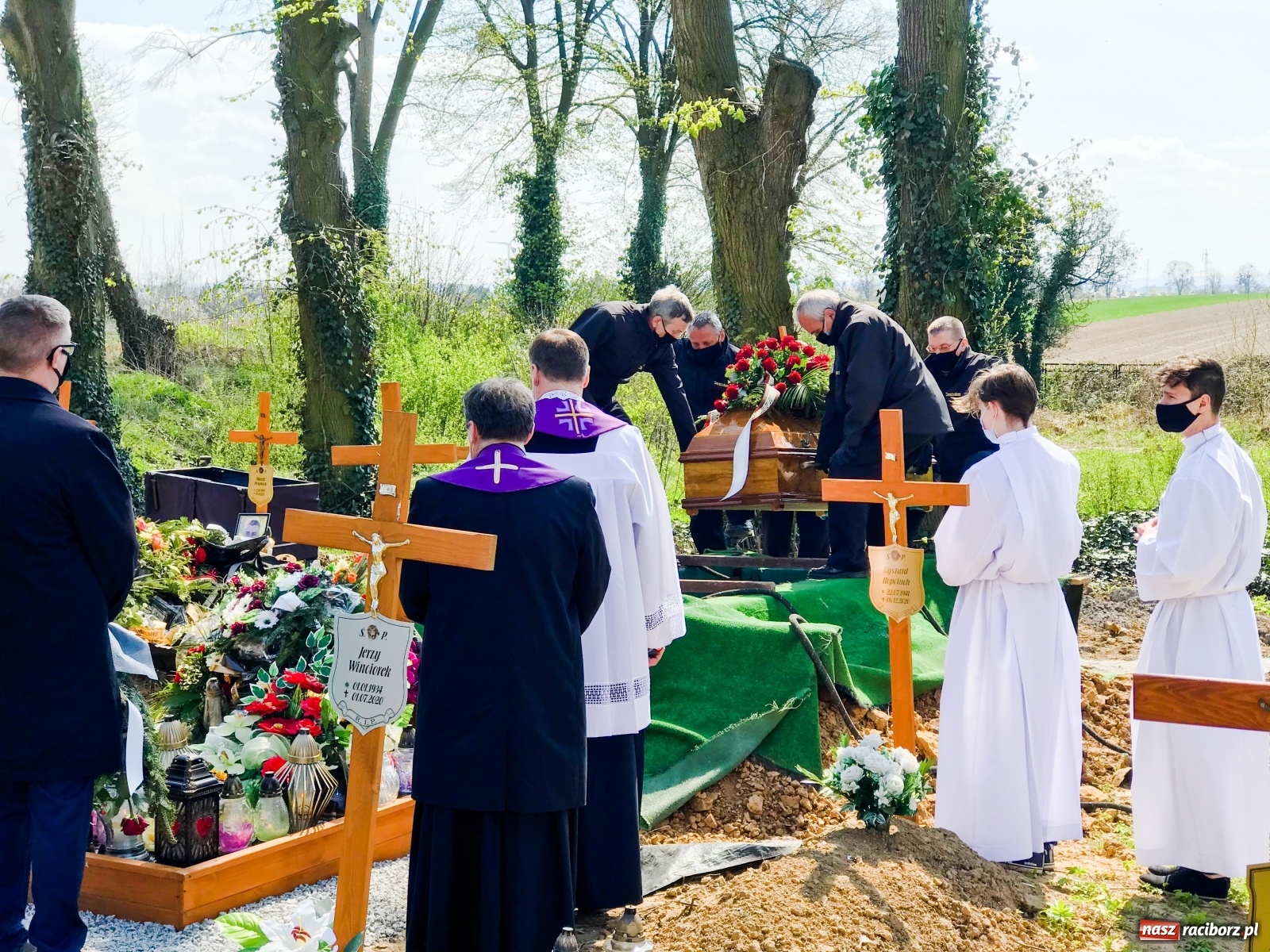 Zdjęcie w galerii na portalu naszraciborz.pl: Na cmentarzu Jeruzalem pożegnano dr. Kunickiego wiadomości z regionu