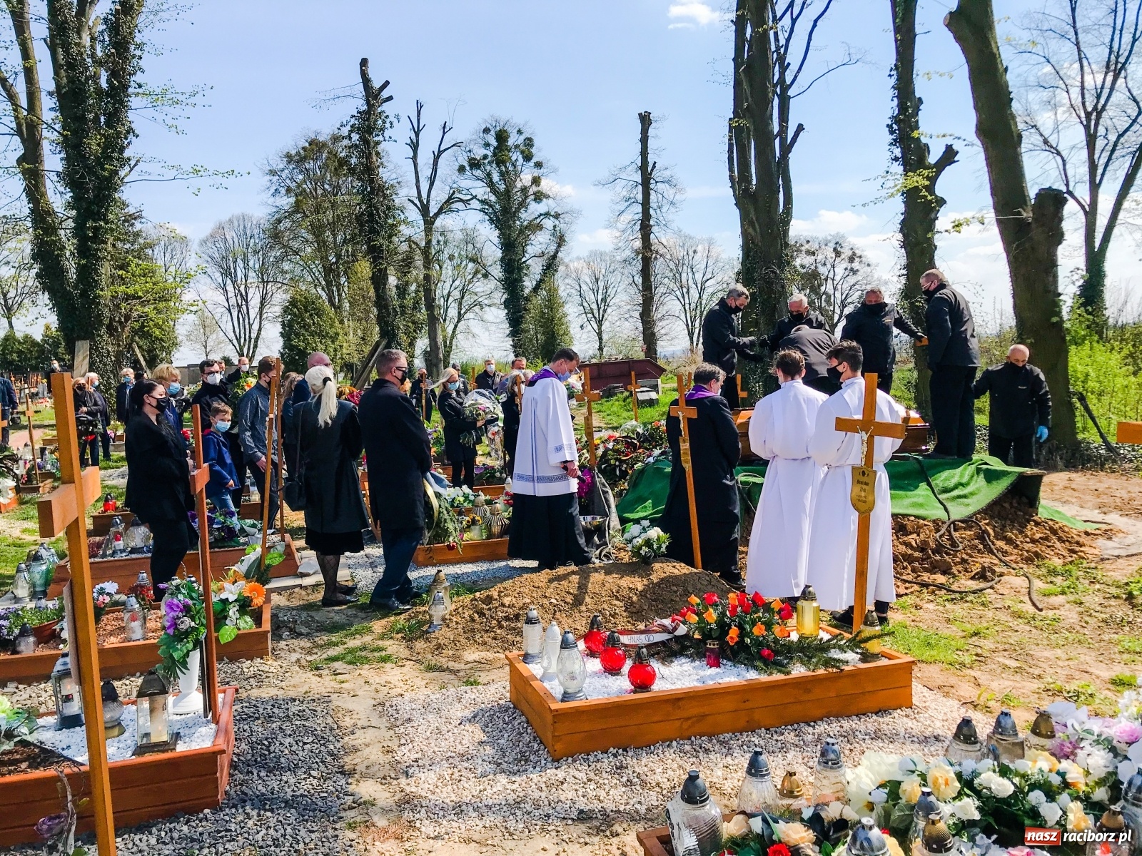 Zdjęcie w galerii na portalu naszraciborz.pl: Na cmentarzu Jeruzalem pożegnano dr. Kunickiego wiadomości z regionu