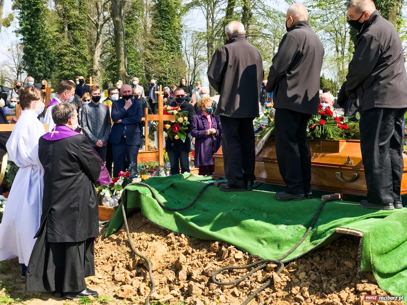 Zdjęcie w galerii na portalu naszraciborz.pl: Na cmentarzu Jeruzalem pożegnano dr. Kunickiego wiadomości z regionu