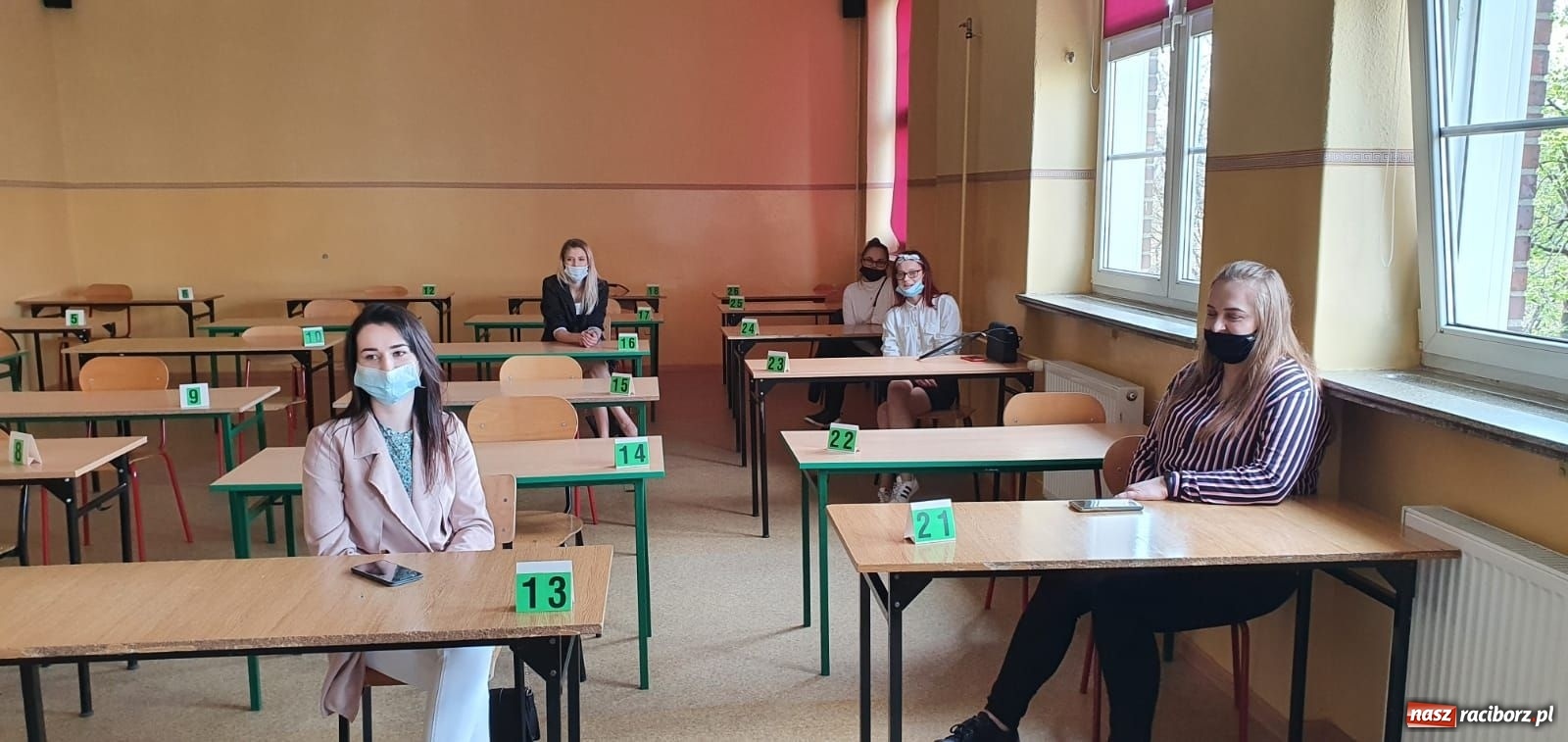 Zdjęcie w galerii na portalu naszraciborz.pl: Absolwenci Budowlanki-Gastronomika odebrali świadectwa wiadomości z regionu