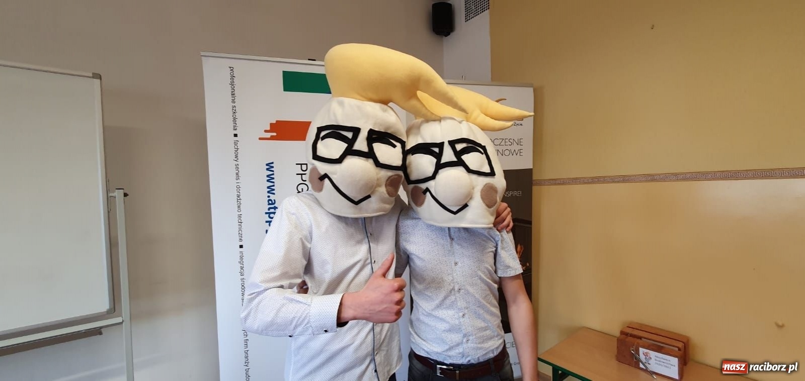 Zdjęcie w galerii na portalu naszraciborz.pl: Absolwenci Budowlanki-Gastronomika odebrali świadectwa wiadomości z regionu