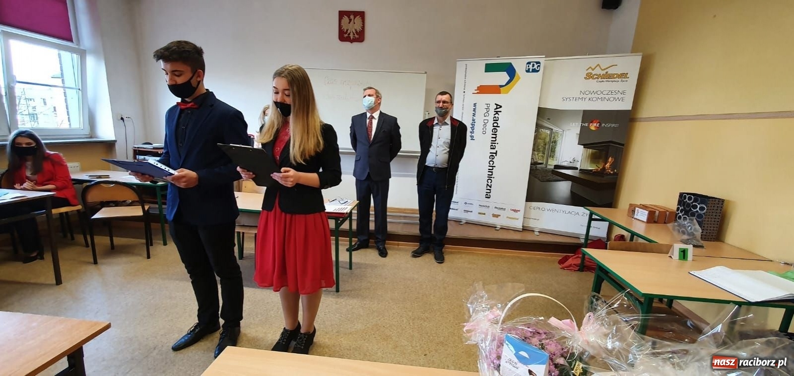 Zdjęcie w galerii na portalu naszraciborz.pl: Absolwenci Budowlanki-Gastronomika odebrali świadectwa wiadomości z regionu