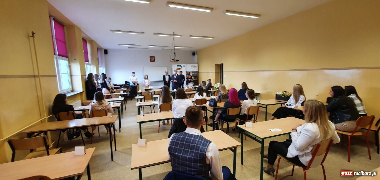 Zdjęcie w galerii na portalu naszraciborz.pl: Absolwenci Budowlanki-Gastronomika odebrali świadectwa wiadomości z regionu