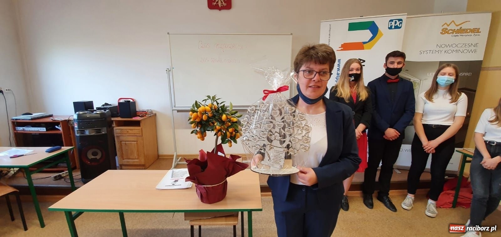 Zdjęcie w galerii na portalu naszraciborz.pl: Absolwenci Budowlanki-Gastronomika odebrali świadectwa wiadomości z regionu