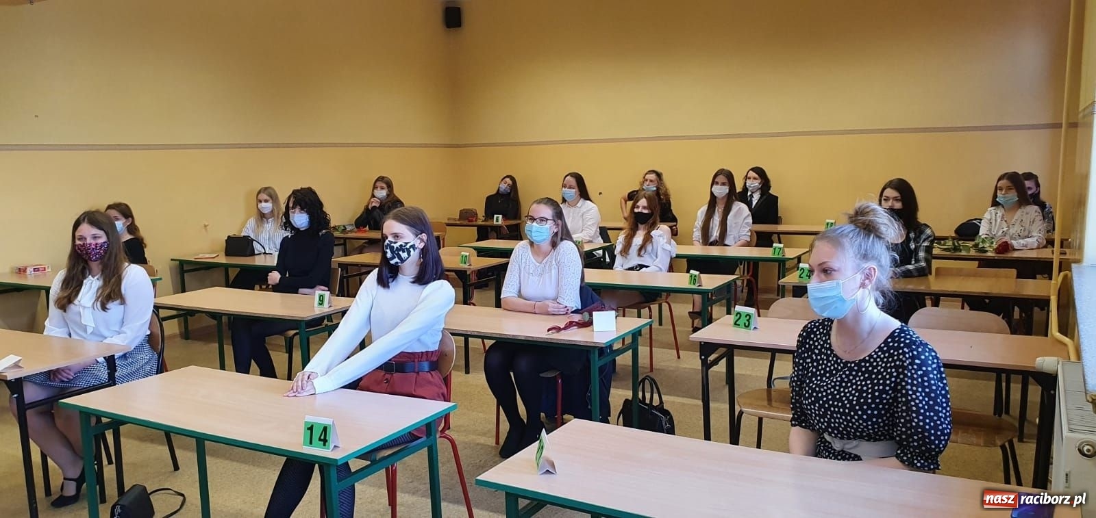 Zdjęcie w galerii na portalu naszraciborz.pl: Absolwenci Budowlanki-Gastronomika odebrali świadectwa wiadomości z regionu