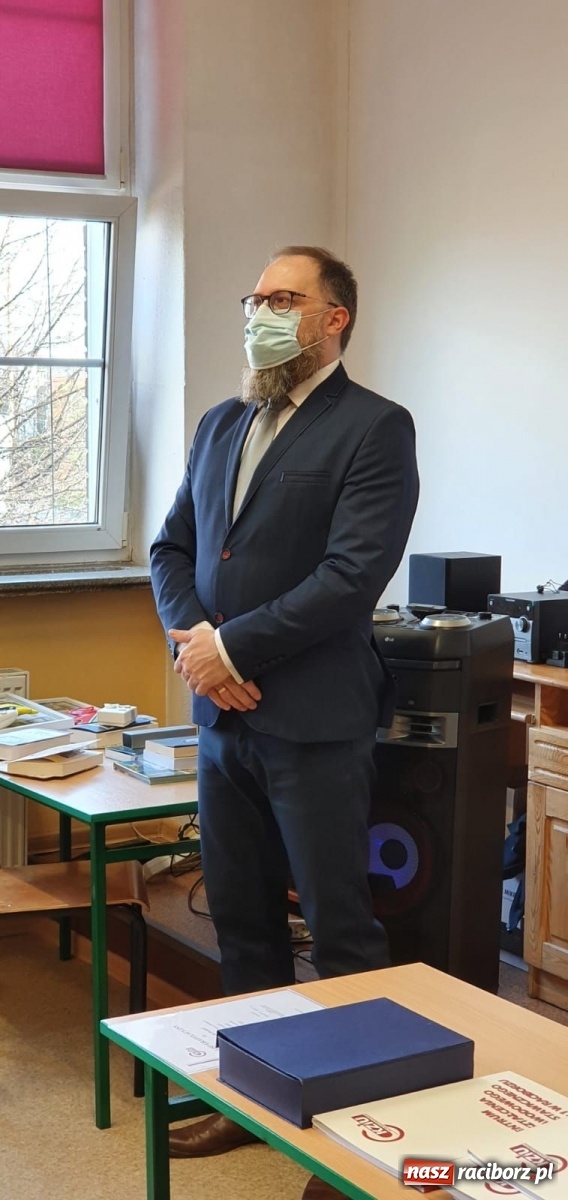 Zdjęcie w galerii na portalu naszraciborz.pl: Absolwenci Budowlanki-Gastronomika odebrali świadectwa wiadomości z regionu