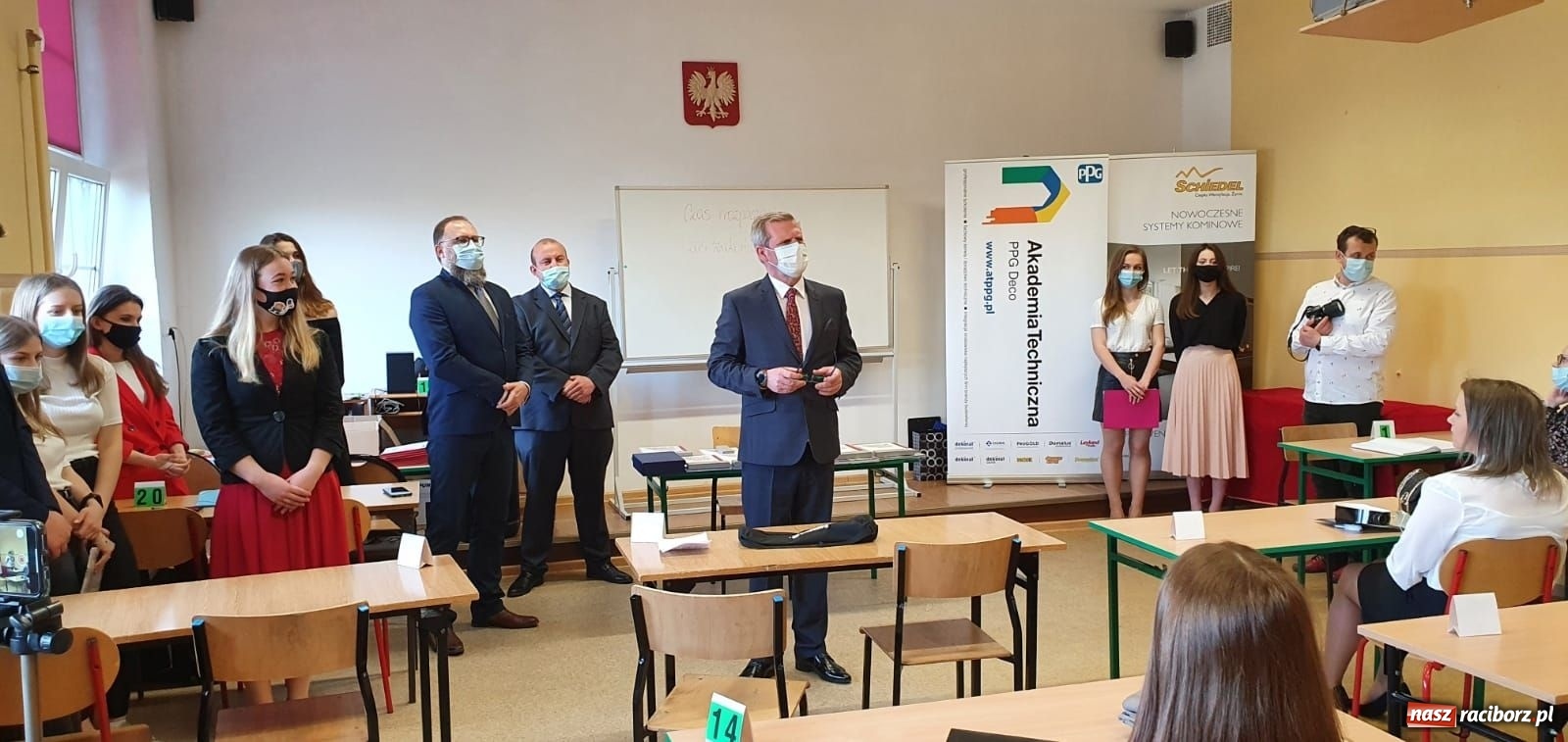 Zdjęcie w galerii na portalu naszraciborz.pl: Absolwenci Budowlanki-Gastronomika odebrali świadectwa wiadomości z regionu