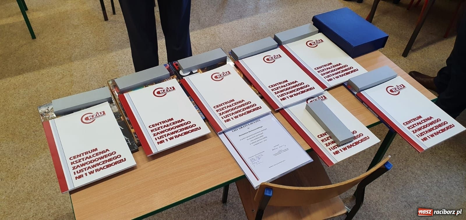 Zdjęcie w galerii na portalu naszraciborz.pl: Absolwenci Budowlanki-Gastronomika odebrali świadectwa wiadomości z regionu