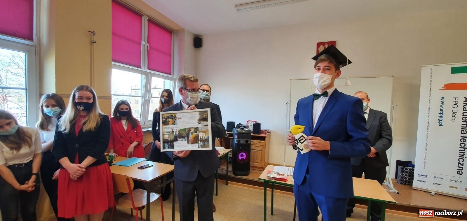 Zdjęcie w galerii na portalu naszraciborz.pl: Absolwenci Budowlanki-Gastronomika odebrali świadectwa wiadomości z regionu