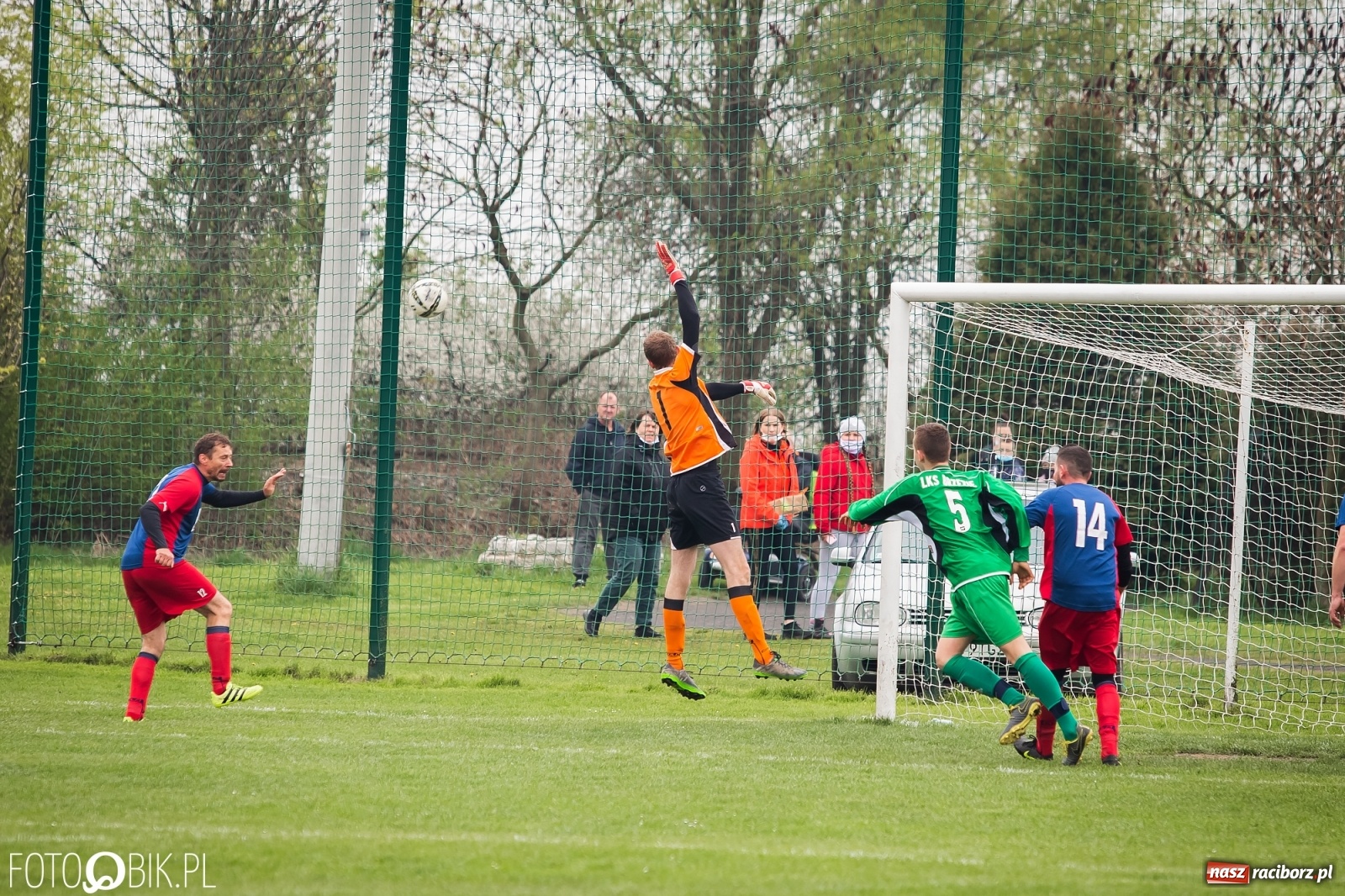 Zdjęcie w galerii na portalu naszraciborz.pl: Wyrównany bój w Wojnowicach. Rezerwy Brzezia górą [FOTO] wiadomości z regionu