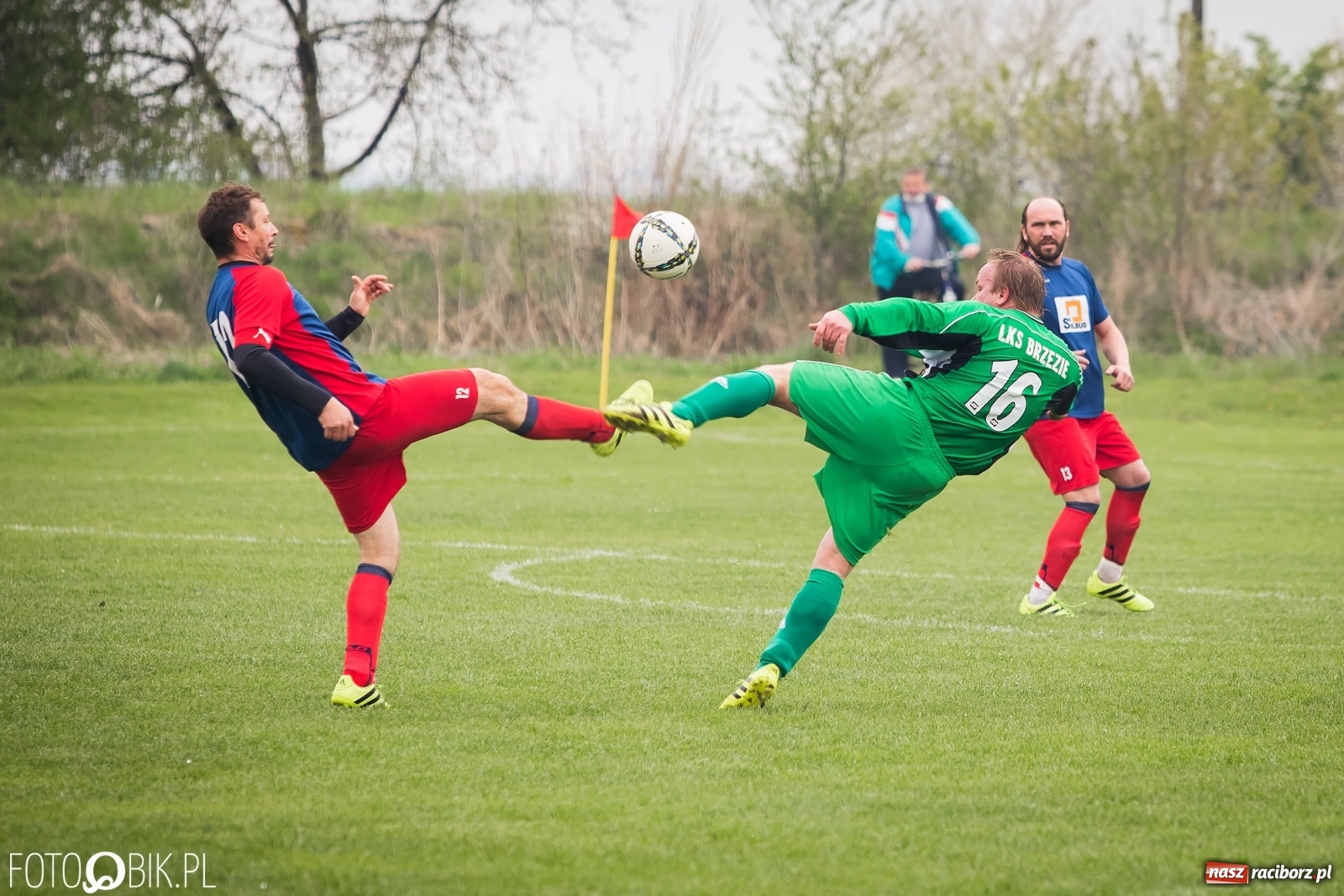 Zdjęcie w galerii na portalu naszraciborz.pl: Wyrównany bój w Wojnowicach. Rezerwy Brzezia górą [FOTO] wiadomości z regionu