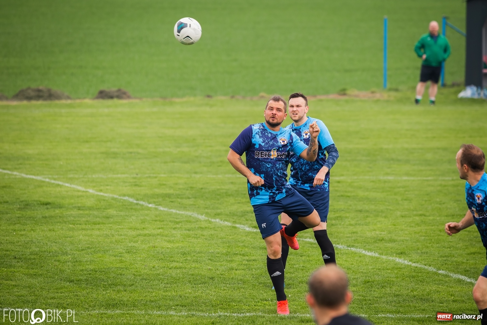 Zdjęcie w galerii na portalu naszraciborz.pl: B klasa. Podział punktów w meczu na szczycie [FOTO] wiadomości z regionu