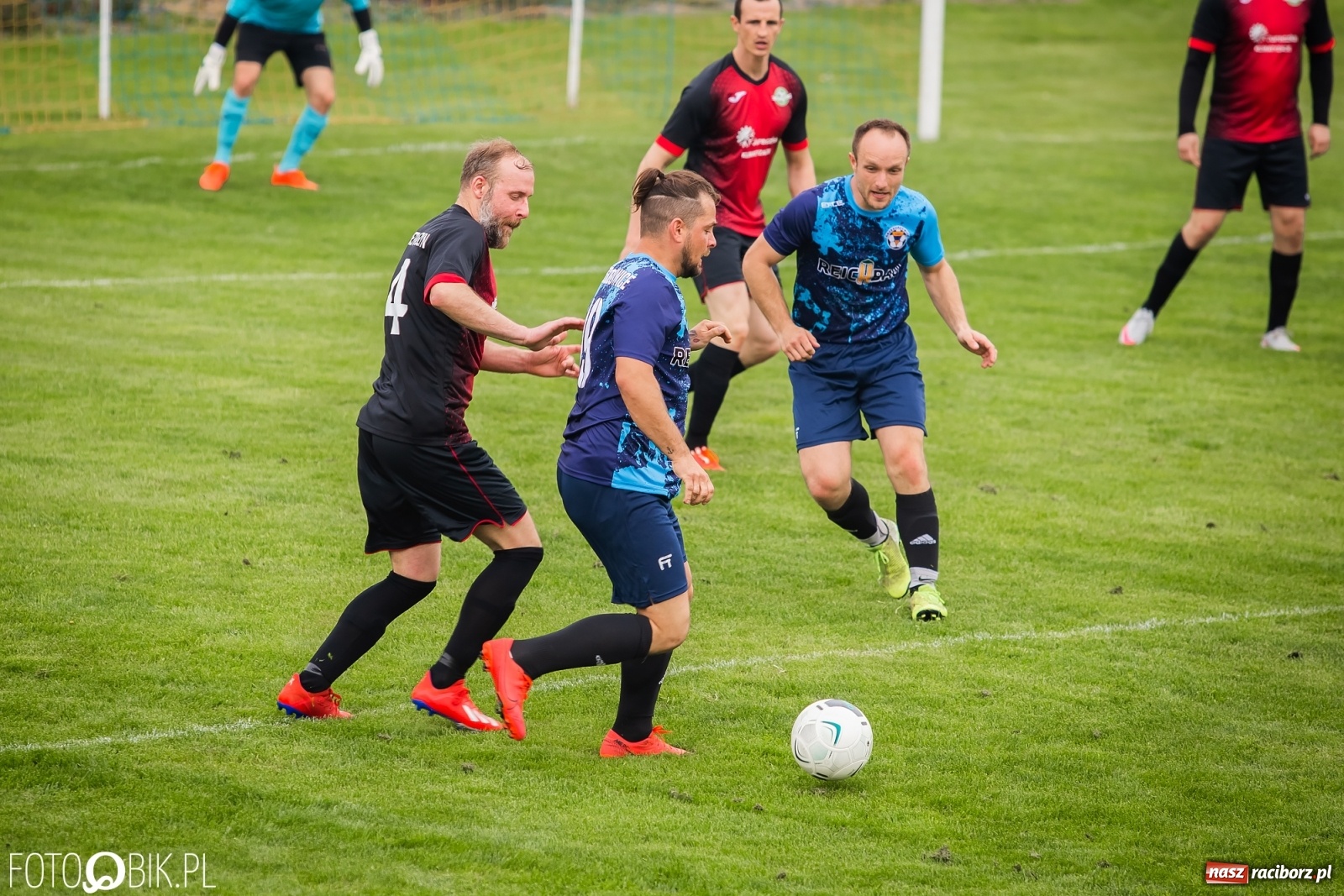Zdjęcie w galerii na portalu naszraciborz.pl: B klasa. Podział punktów w meczu na szczycie [FOTO] wiadomości z regionu