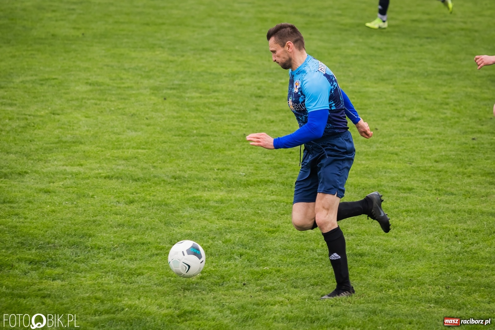 Zdjęcie w galerii na portalu naszraciborz.pl: B klasa. Podział punktów w meczu na szczycie [FOTO] wiadomości z regionu