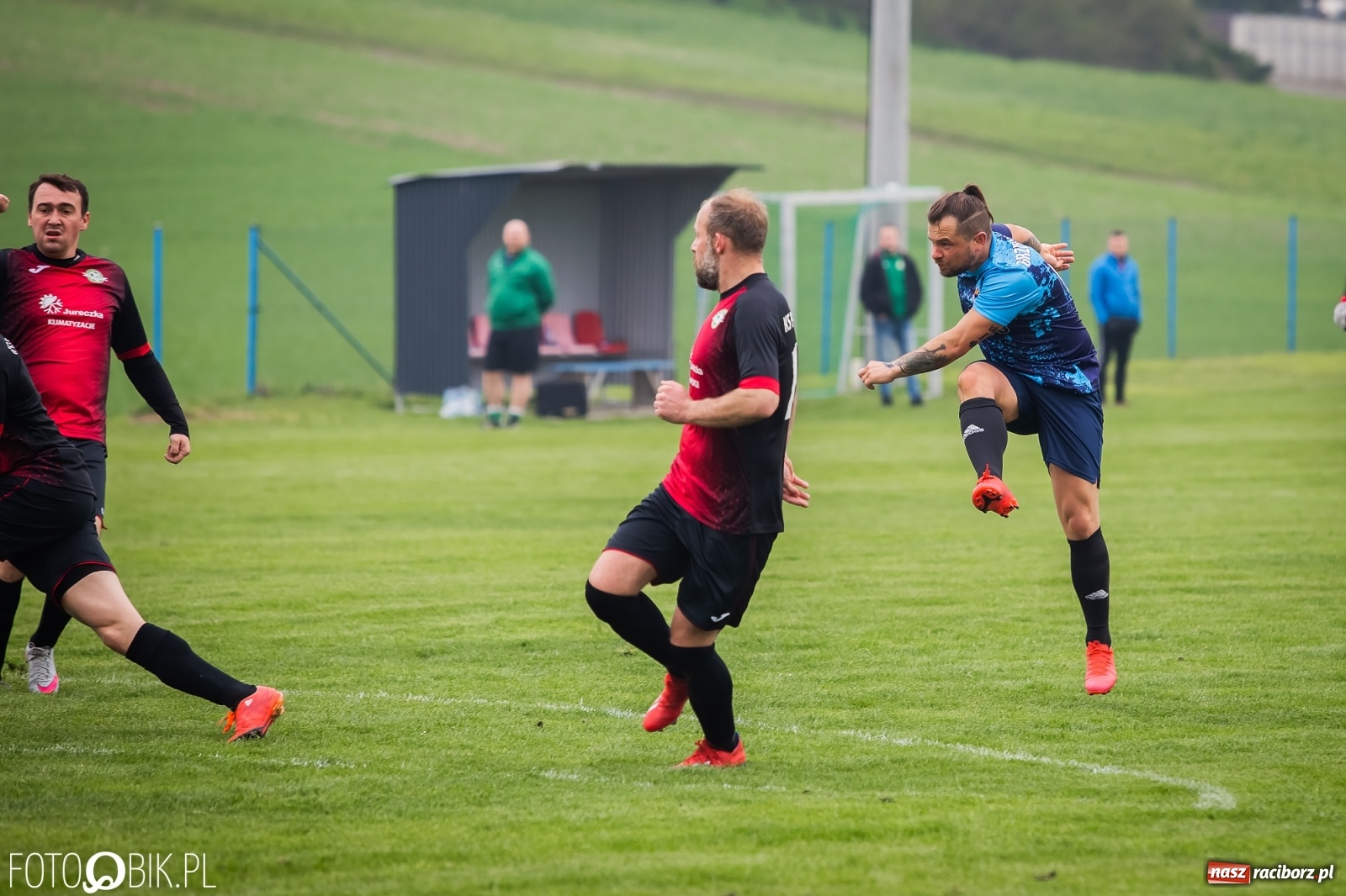 Zdjęcie w galerii na portalu naszraciborz.pl: B klasa. Podział punktów w meczu na szczycie [FOTO] wiadomości z regionu
