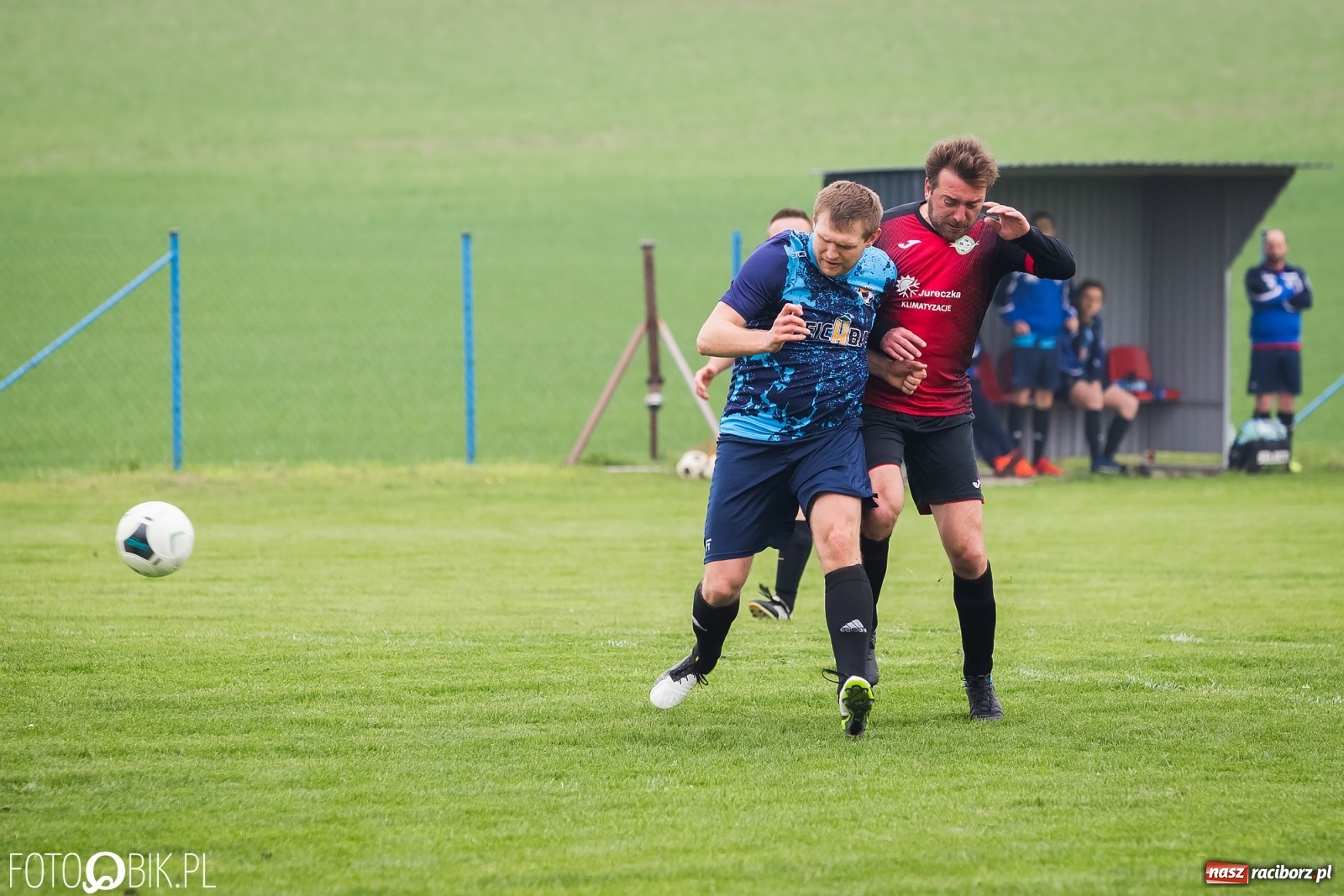 Zdjęcie w galerii na portalu naszraciborz.pl: B klasa. Podział punktów w meczu na szczycie [FOTO] wiadomości z regionu