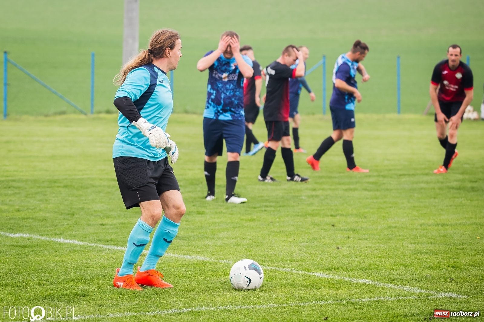 Zdjęcie w galerii na portalu naszraciborz.pl: B klasa. Podział punktów w meczu na szczycie [FOTO] wiadomości z regionu