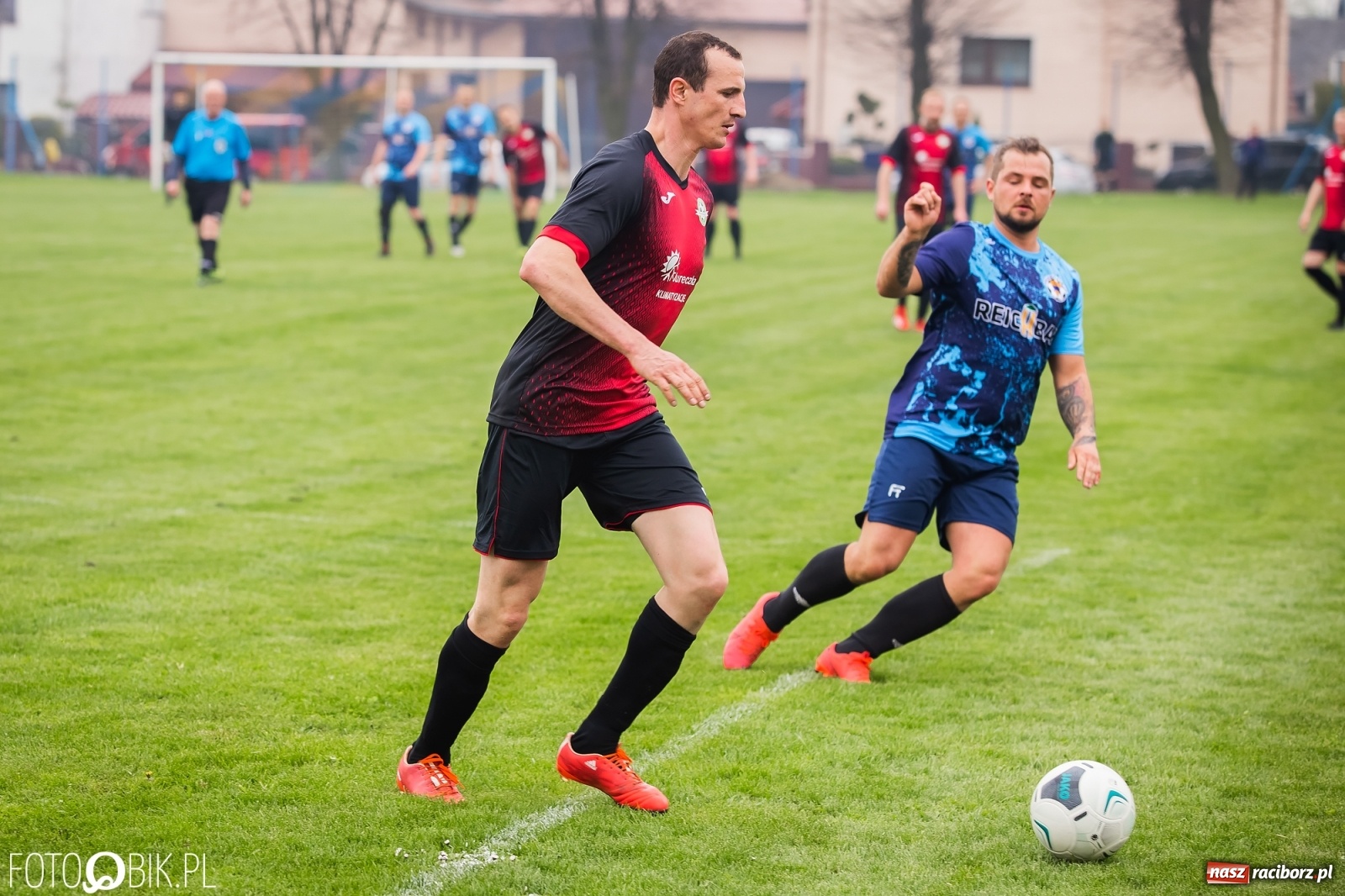 Zdjęcie w galerii na portalu naszraciborz.pl: B klasa. Podział punktów w meczu na szczycie [FOTO] wiadomości z regionu