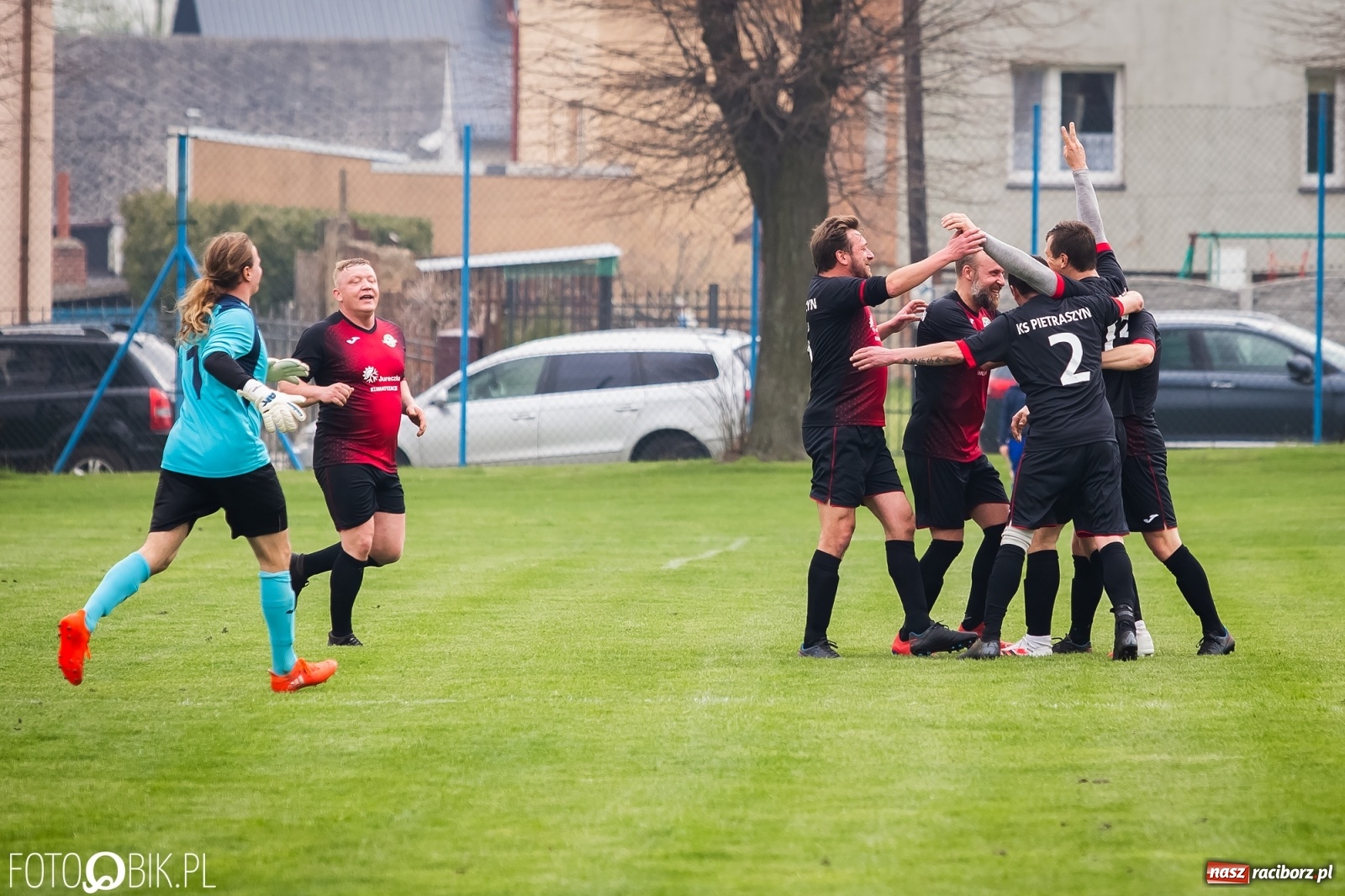 Zdjęcie w galerii na portalu naszraciborz.pl: B klasa. Podział punktów w meczu na szczycie [FOTO] wiadomości z regionu