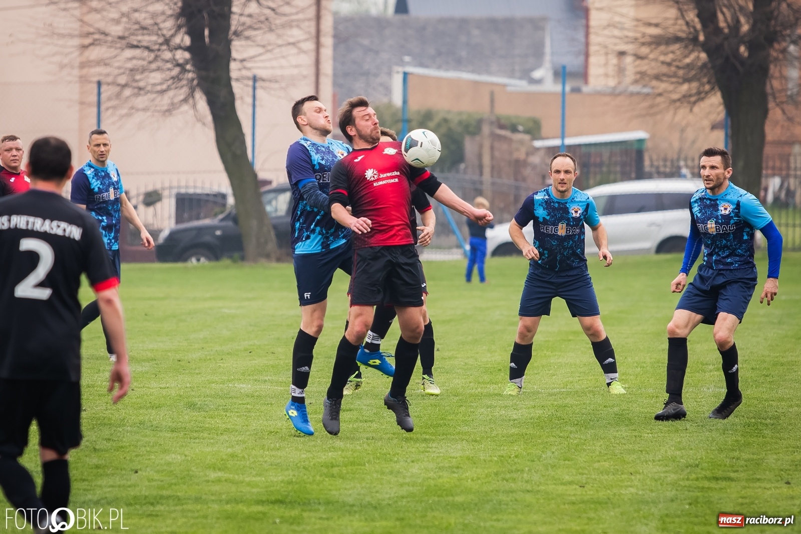 Zdjęcie w galerii na portalu naszraciborz.pl: B klasa. Podział punktów w meczu na szczycie [FOTO] wiadomości z regionu