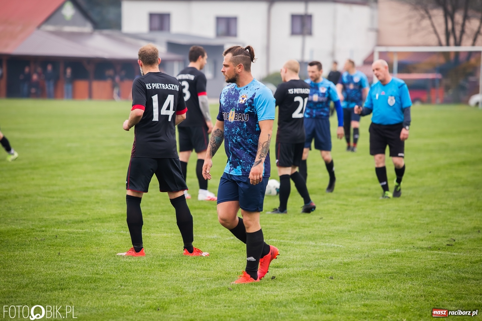 Zdjęcie w galerii na portalu naszraciborz.pl: B klasa. Podział punktów w meczu na szczycie [FOTO] wiadomości z regionu