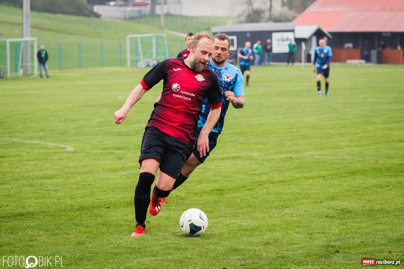 Zdjęcie w galerii na portalu naszraciborz.pl: B klasa. Podział punktów w meczu na szczycie [FOTO] wiadomości z regionu