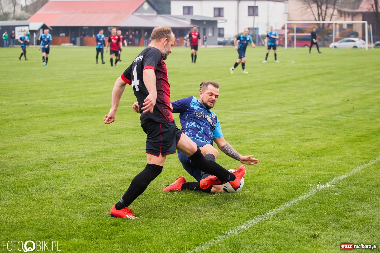 Zdjęcie w galerii na portalu naszraciborz.pl: B klasa. Podział punktów w meczu na szczycie [FOTO] wiadomości z regionu