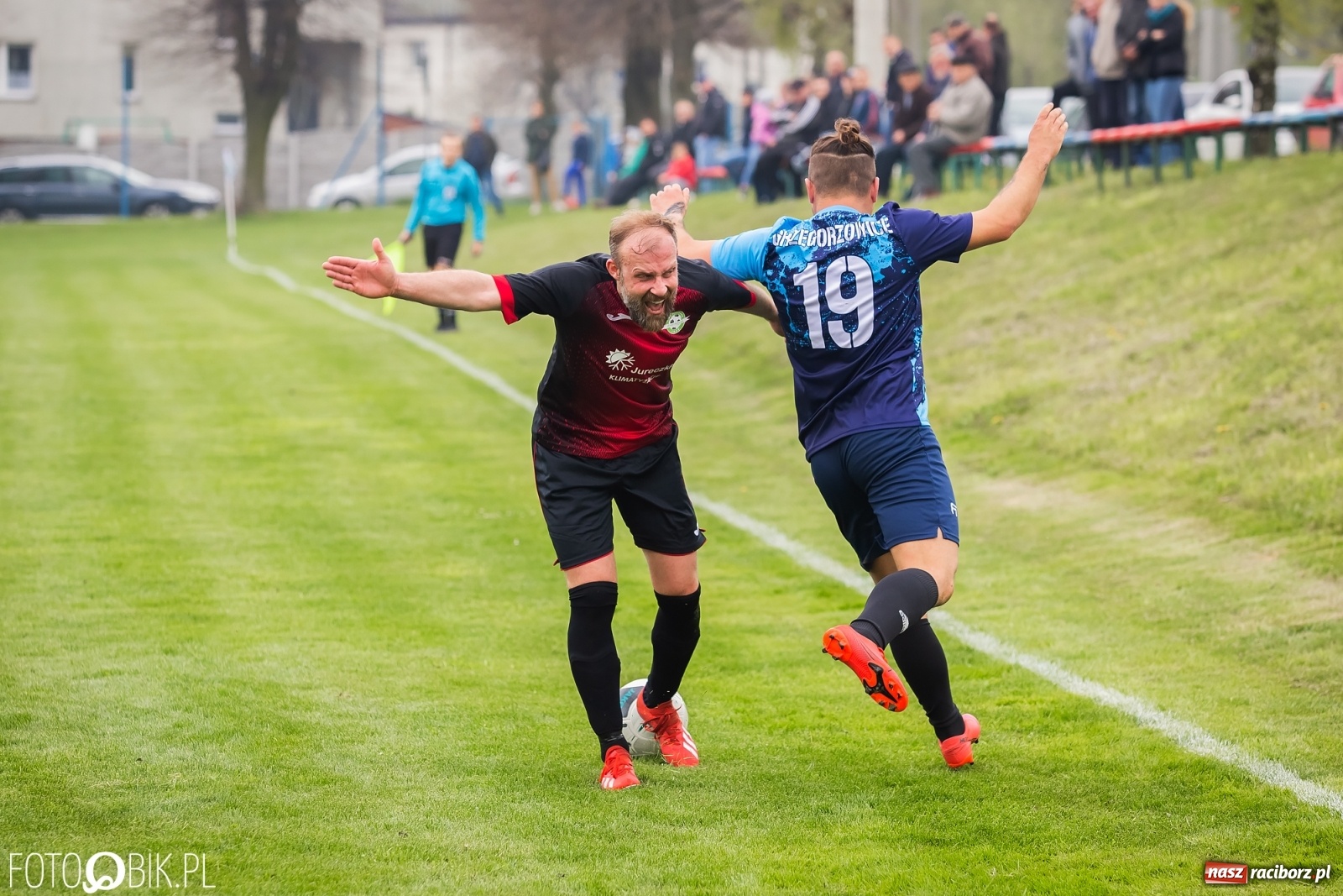 Zdjęcie w galerii na portalu naszraciborz.pl: B klasa. Podział punktów w meczu na szczycie [FOTO] wiadomości z regionu