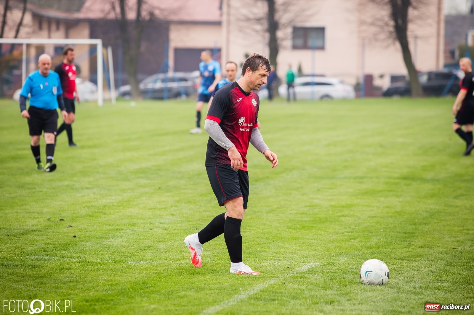 Zdjęcie w galerii na portalu naszraciborz.pl: B klasa. Podział punktów w meczu na szczycie [FOTO] wiadomości z regionu