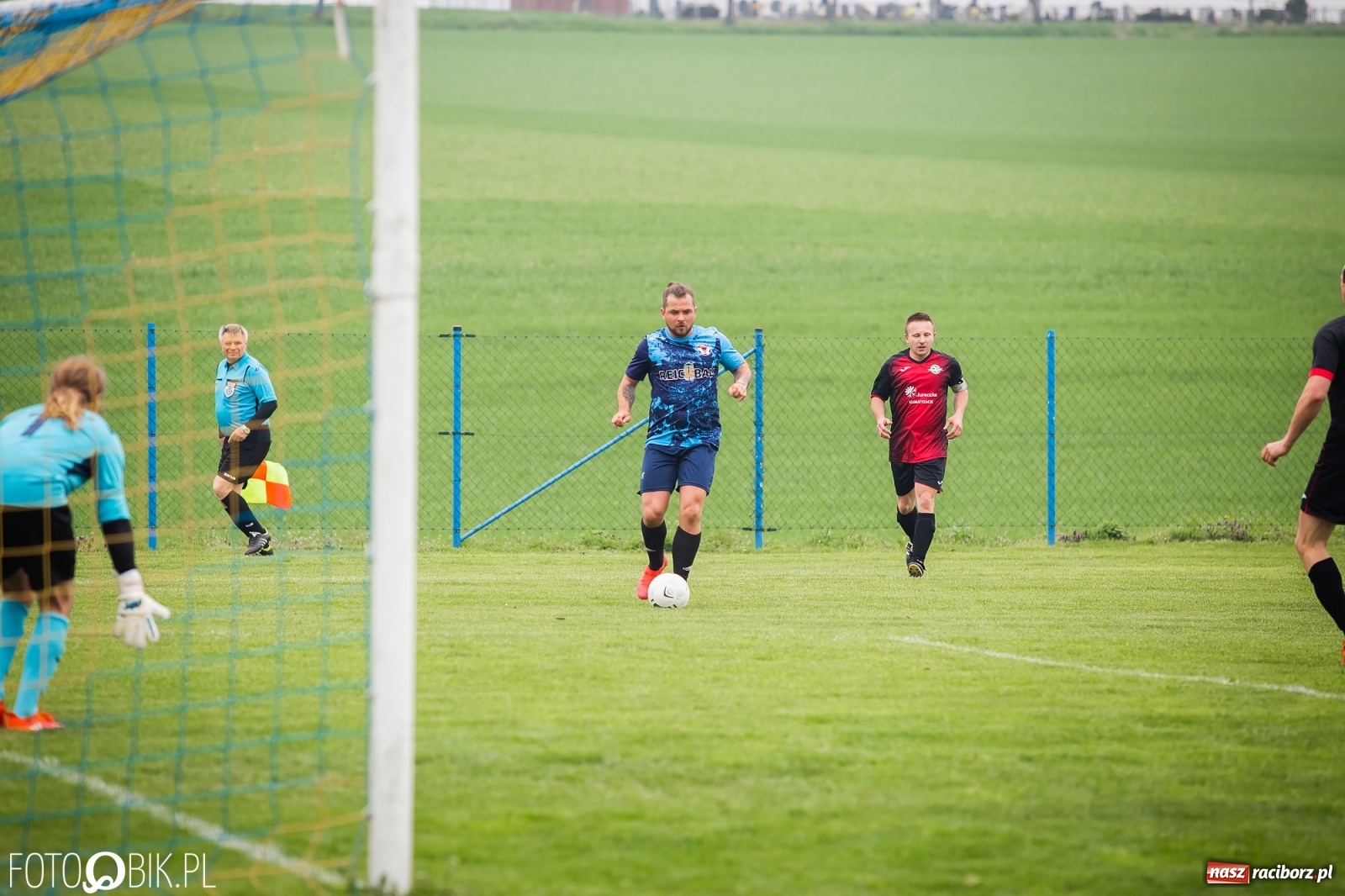 Zdjęcie w galerii na portalu naszraciborz.pl: B klasa. Podział punktów w meczu na szczycie [FOTO] wiadomości z regionu