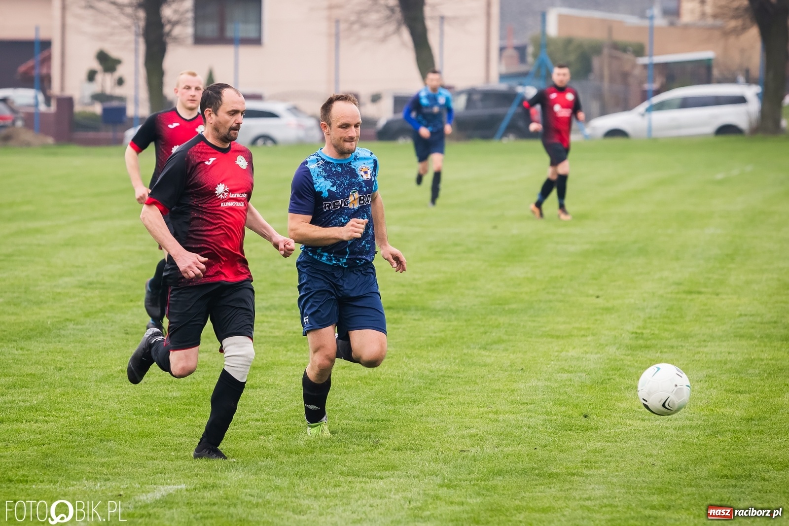 Zdjęcie w galerii na portalu naszraciborz.pl: B klasa. Podział punktów w meczu na szczycie [FOTO] wiadomości z regionu