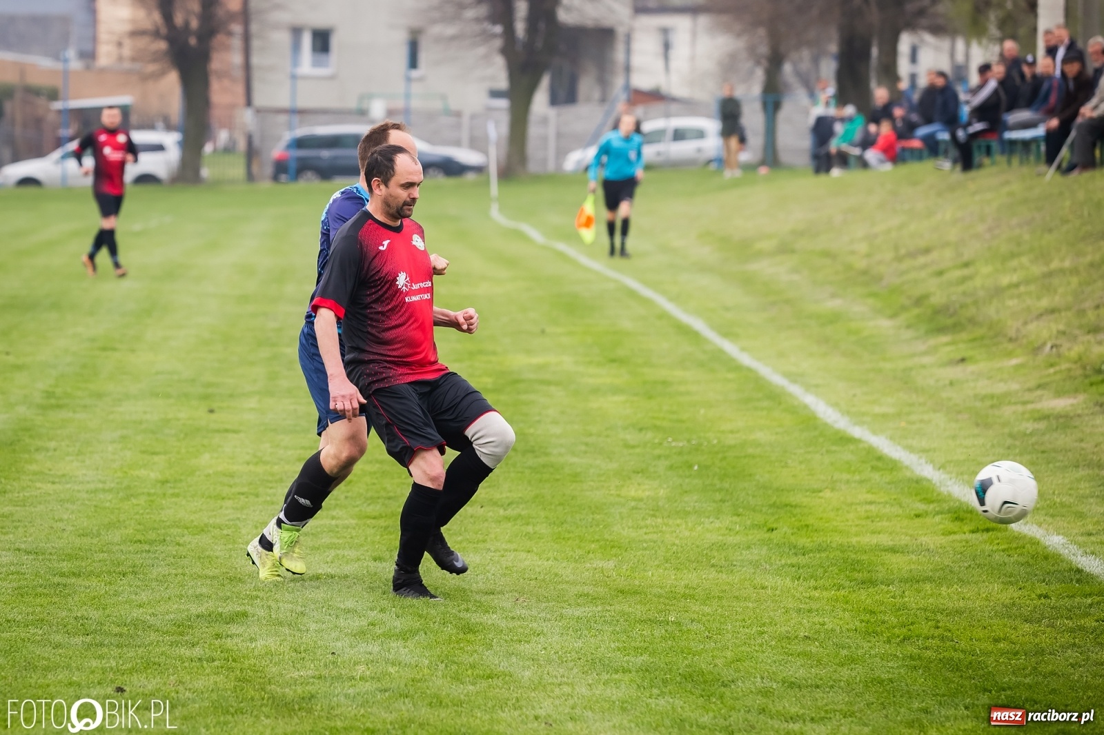 Zdjęcie w galerii na portalu naszraciborz.pl: B klasa. Podział punktów w meczu na szczycie [FOTO] wiadomości z regionu