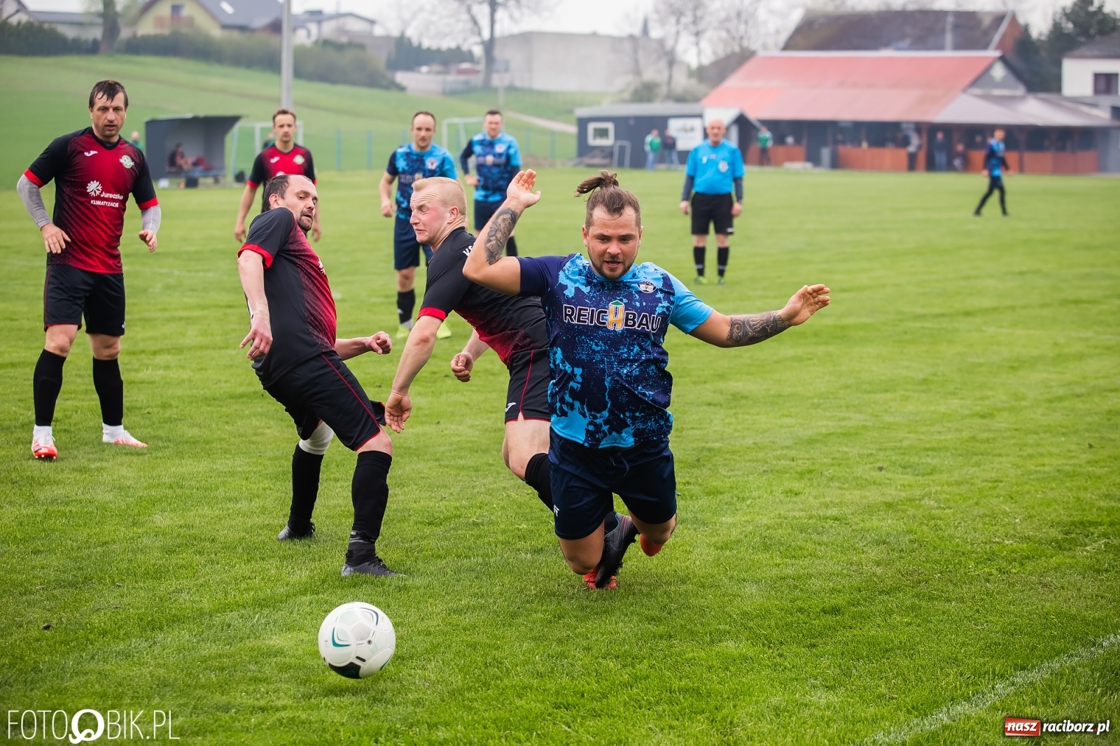 Zdjęcie w galerii na portalu naszraciborz.pl: B klasa. Podział punktów w meczu na szczycie [FOTO] wiadomości z regionu