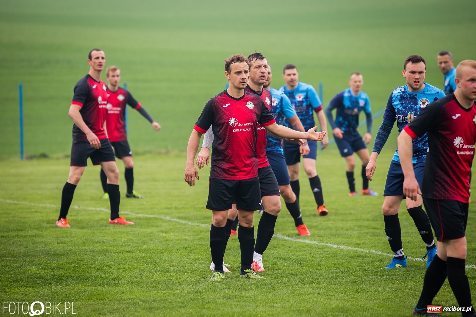 Zdjęcie w galerii na portalu naszraciborz.pl: B klasa. Podział punktów w meczu na szczycie [FOTO] wiadomości z regionu