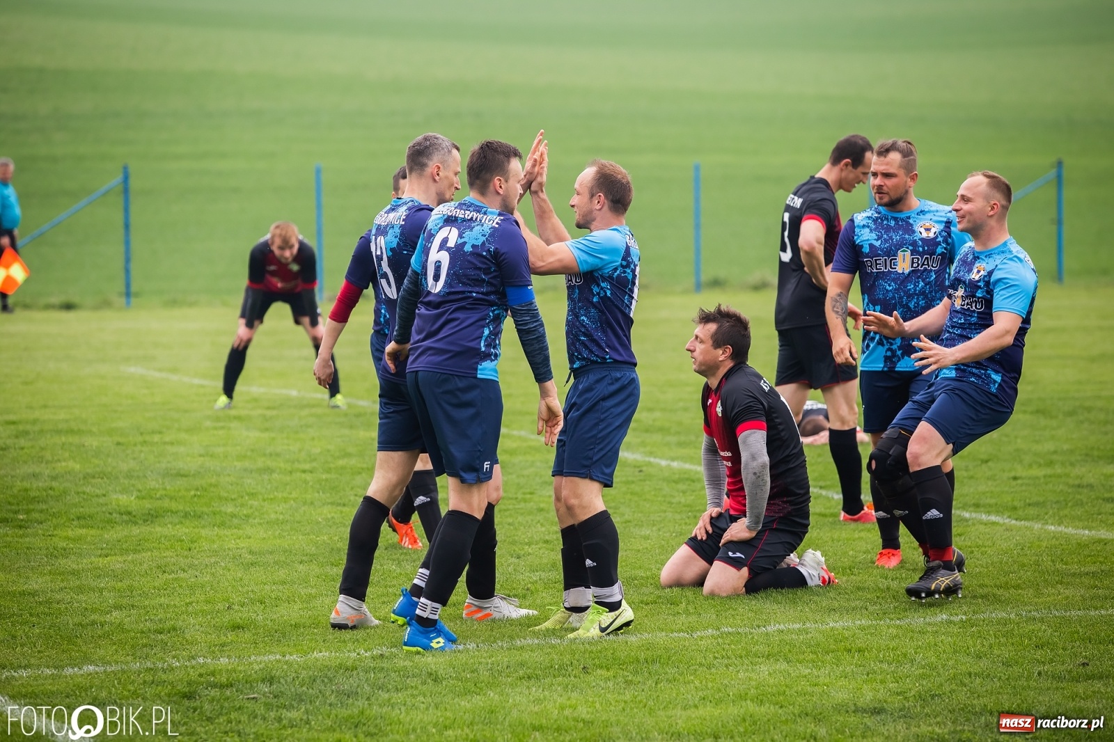 Zdjęcie w galerii na portalu naszraciborz.pl: B klasa. Podział punktów w meczu na szczycie [FOTO] wiadomości z regionu