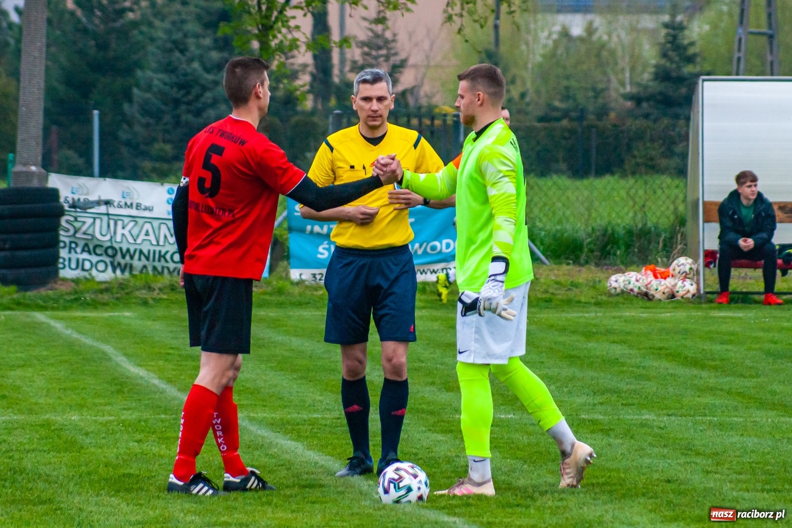 Zdjęcie w galerii na portalu naszraciborz.pl: Tworków pokonany, fotel lidera zachowany [FOTO] wiadomości z regionu