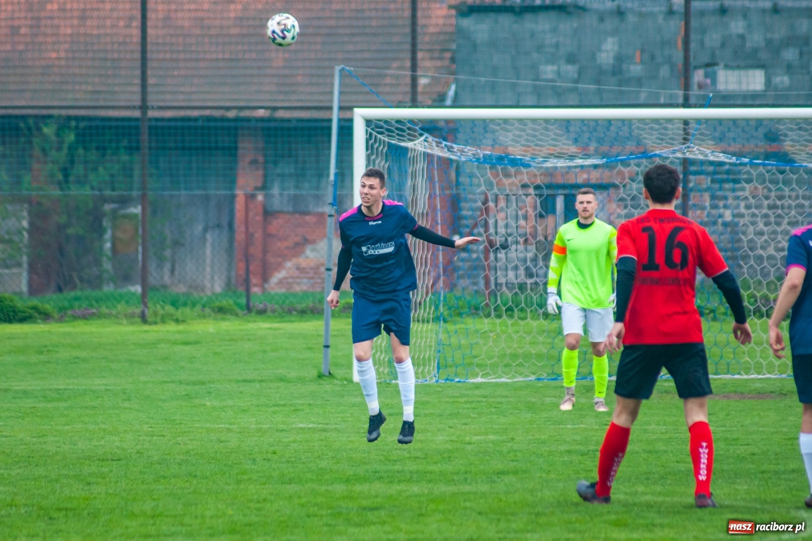 Zdjęcie w galerii na portalu naszraciborz.pl: Tworków pokonany, fotel lidera zachowany [FOTO] wiadomości z regionu