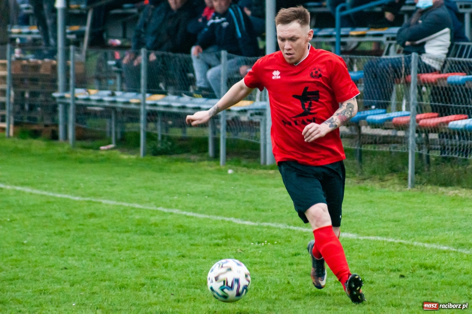 Zdjęcie w galerii na portalu naszraciborz.pl: Tworków pokonany, fotel lidera zachowany [FOTO] wiadomości z regionu