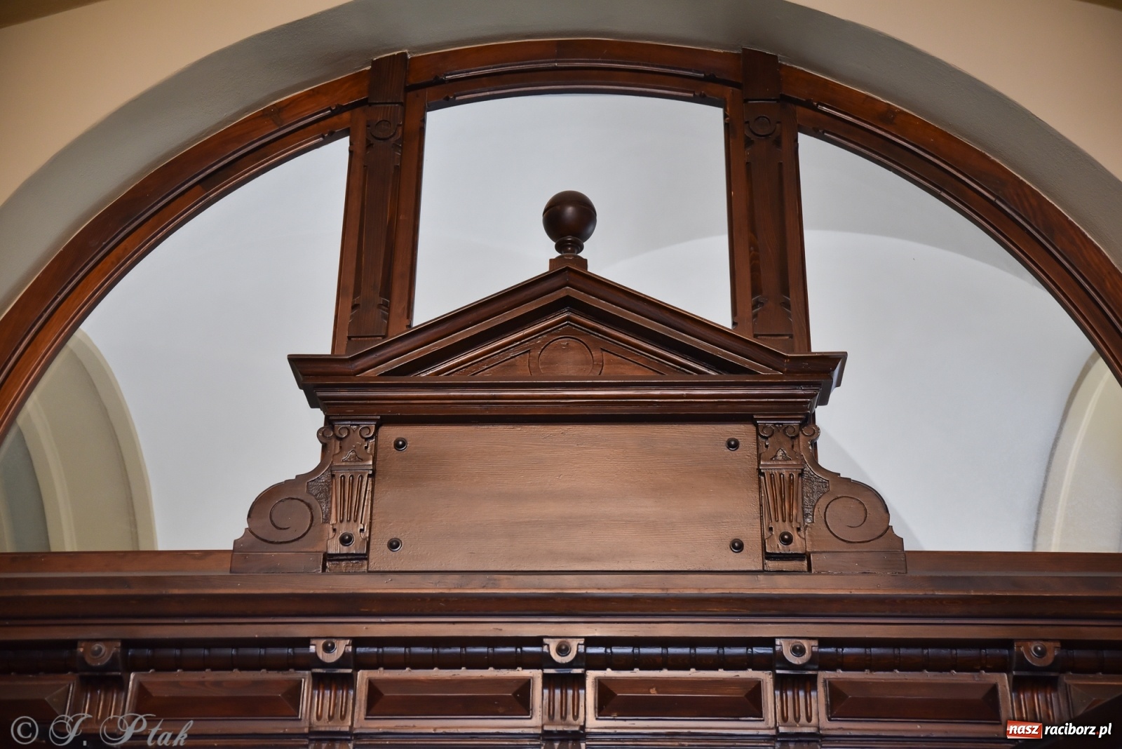 Zdjęcie w galerii na portalu naszraciborz.pl: Gmach sądu krajowego w Raciborzu. Zobaczcie odnowione wnętrza [FOTO] wiadomości z regionu