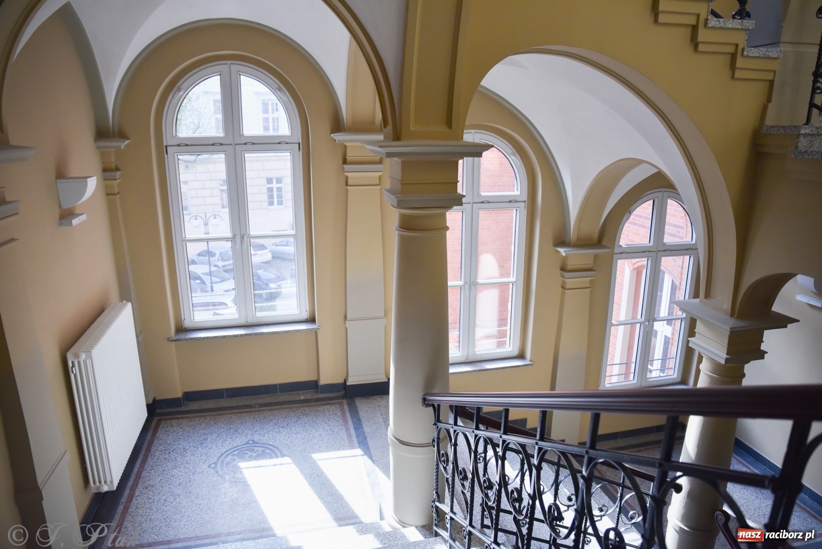 Zdjęcie w galerii na portalu naszraciborz.pl: Gmach sądu krajowego w Raciborzu. Zobaczcie odnowione wnętrza [FOTO] wiadomości z regionu